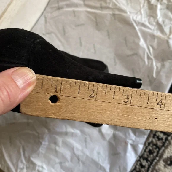 Classic winter black pump by Style & co. Pleated toe design in suede fabric. - Picture 4 of 6